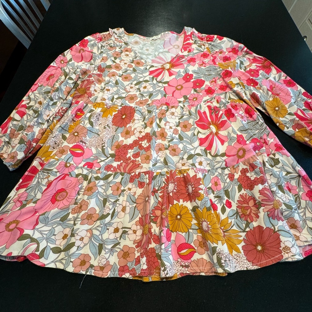 Beautiful pink multi v-neck tiered tunic, large